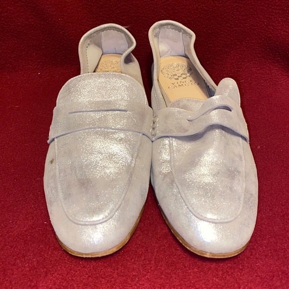 Vince Camuto silver sparkle Size 8.5 slip on shoes so soft - Picture 1 of 5